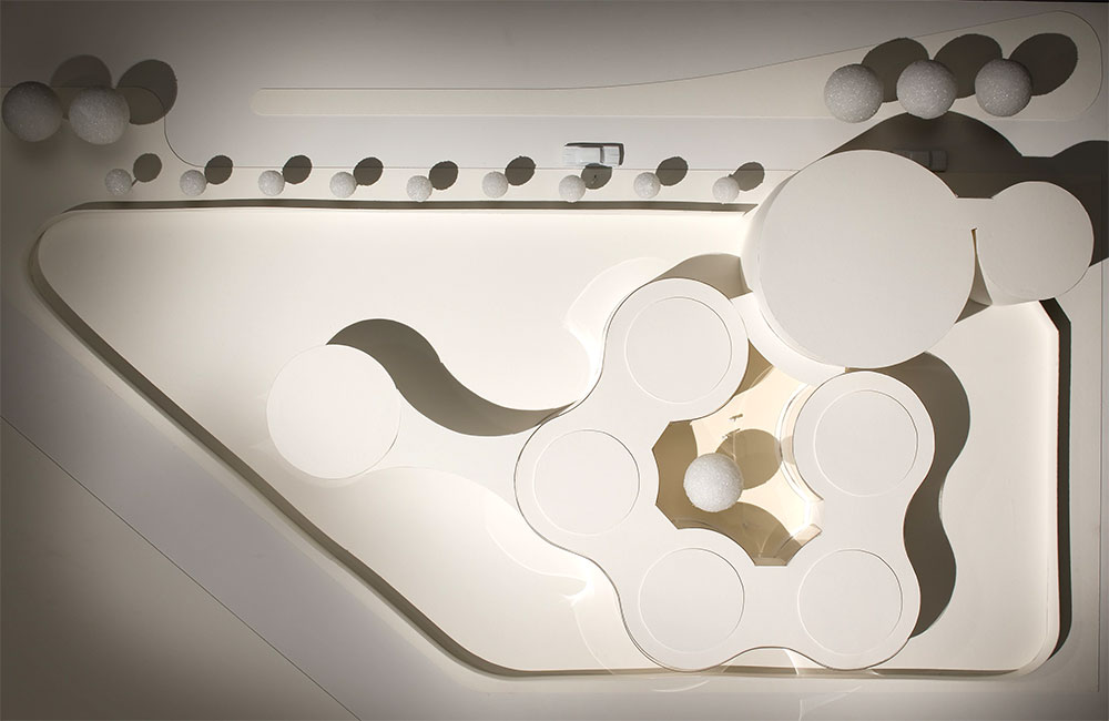 Image 1. Top view of model showing a series of organic cylindrical structures connected by corridors wrapping around a central courtyard.